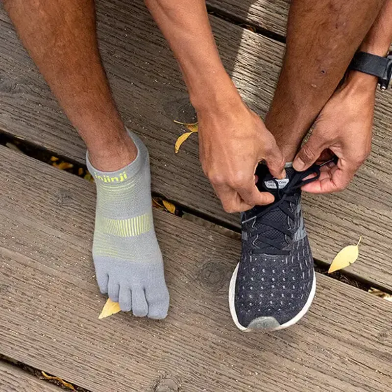 Injinji Mens Run Lightweight No Show Toe Socks - Neon Silver-2