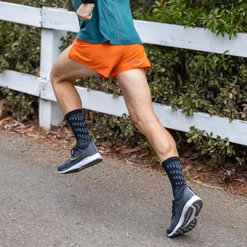 Injinji Mens Ultra Run Crew Toe Socks - Obsidian-4