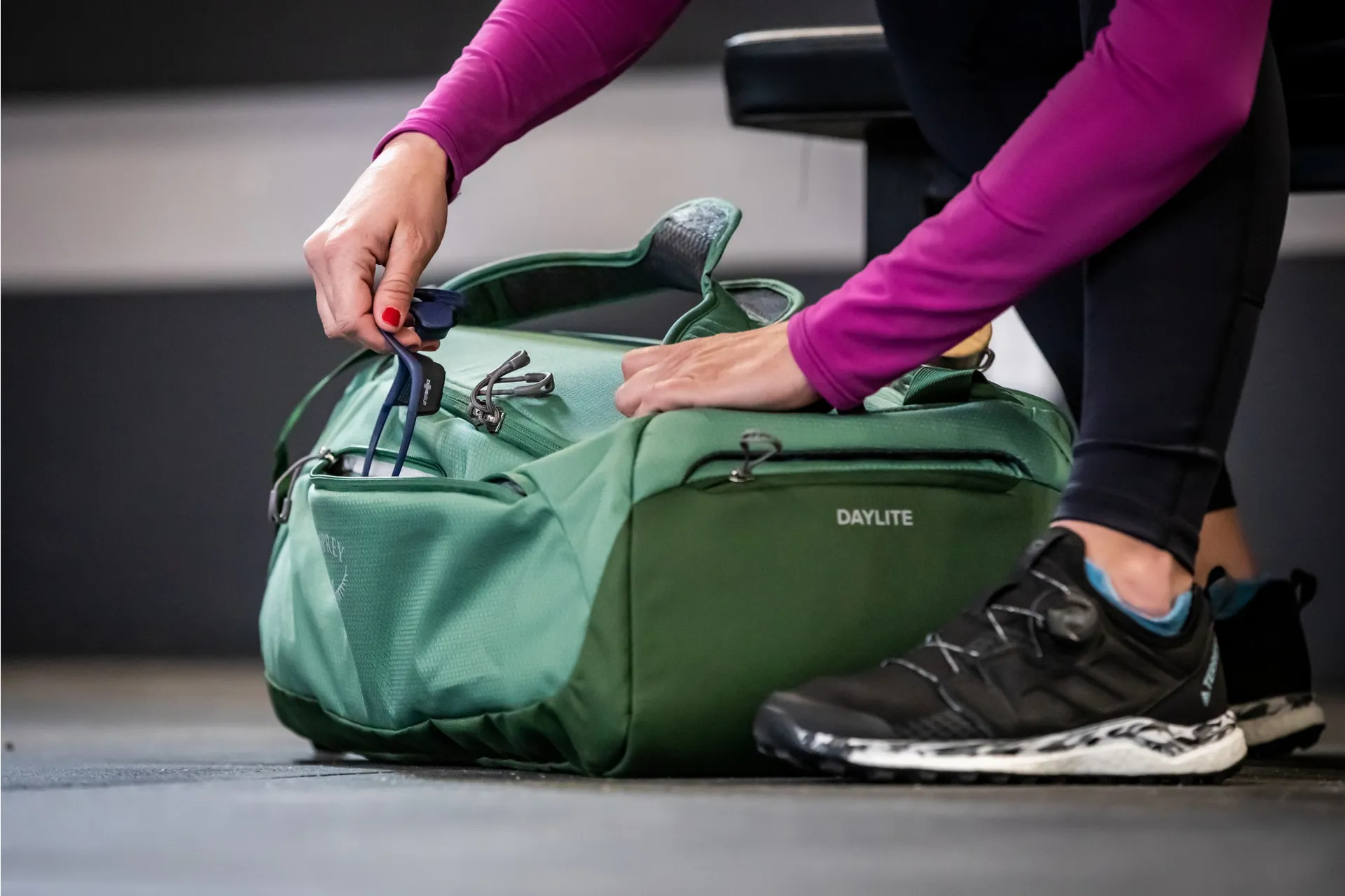 osprey daylite duffel - 45 liters 45L Backpack A small zippered end pocket and horizontal side zippered pocket offer organizational options for small or important items Custom Osprey Daylite Duffel 45
