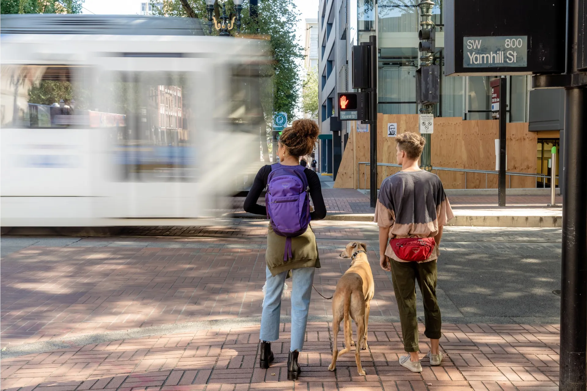We call this colorway Tumbleweed Yellow/Tunnel Vision because we can't stop rollin' through life and we only have eyes for the bright side ☀️ Feat. Daylite™ Carry-On Travel Pack 35 #OspreyPacks