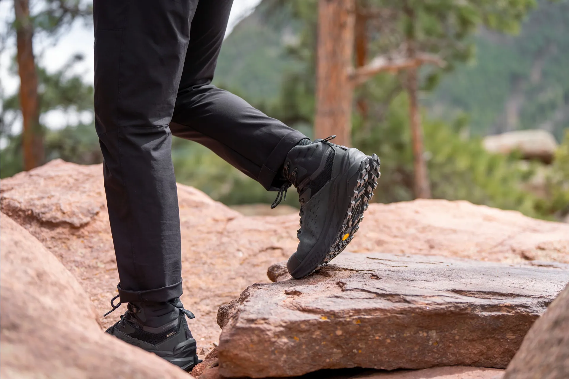 Altra Mens Olympus 6 Hike Mid GTX Boots - Black display picture 1