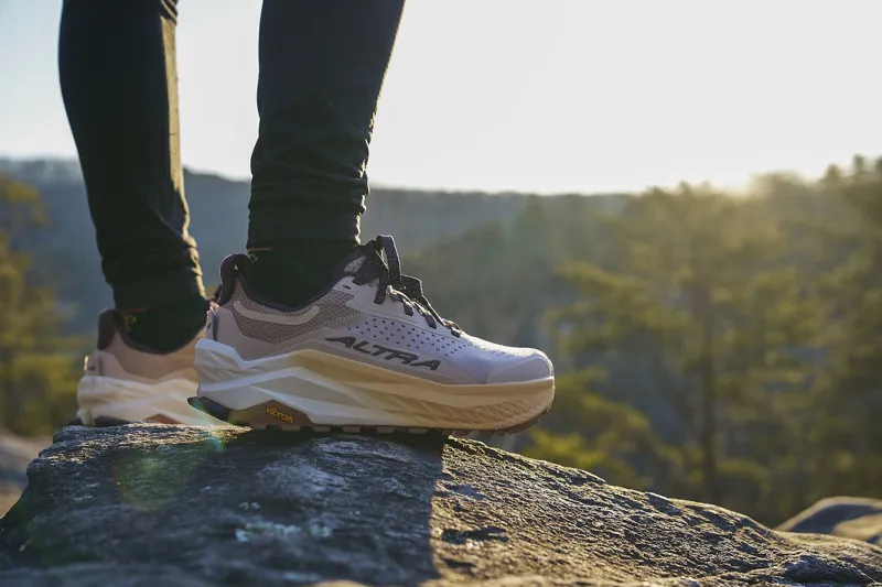 Altra Womens Olympus 6 Hike Low GTX Shoes - Black-6