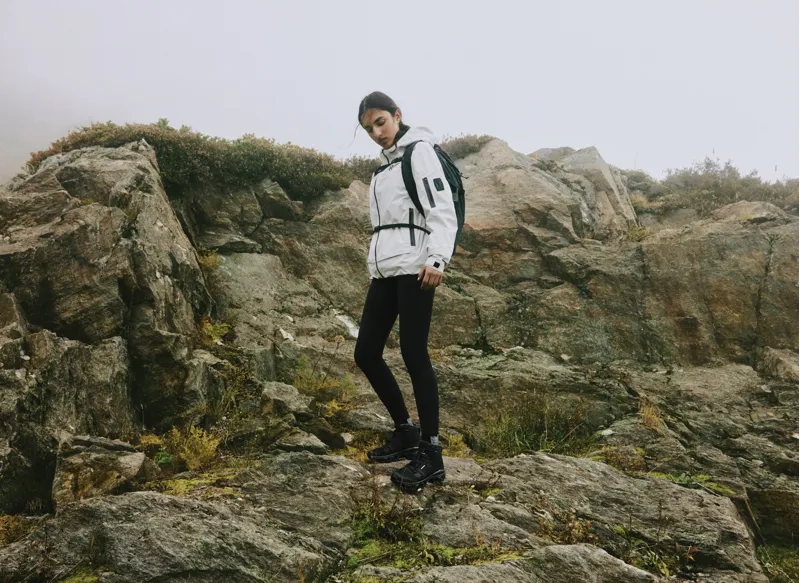 ON Womens Cloudrock Mid Waterproof Shoes - Black-Black-7