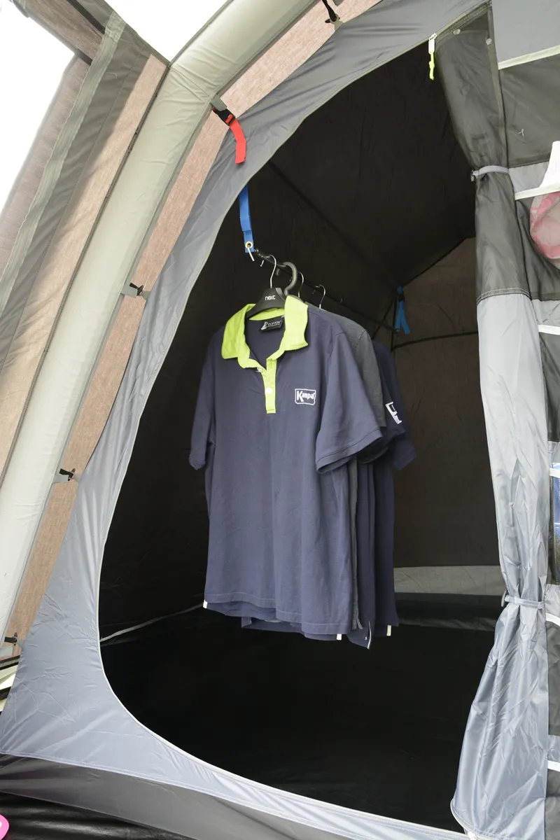 Kampa Dometic Wardrobe Pole-4