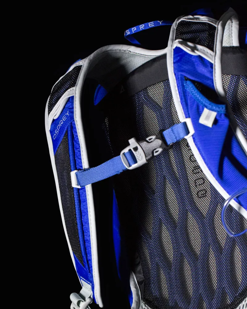 Osprey Womens Tempest 9 Rucksack - Mystic Magenta-3