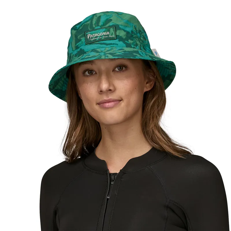 Patagonia Wavefarer Bucket Hat - Water People Banner-Cliffs and Waves Conifer Green-1