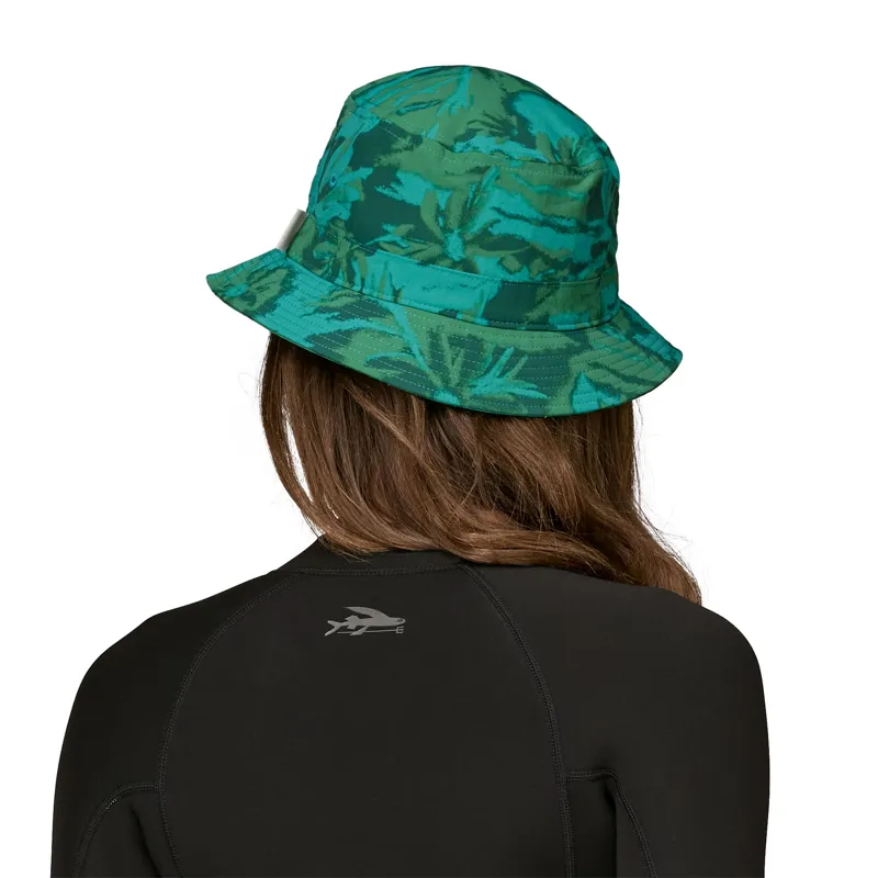 Patagonia Wavefarer Bucket Hat - Water People Banner-Cliffs and Waves Conifer Green-2